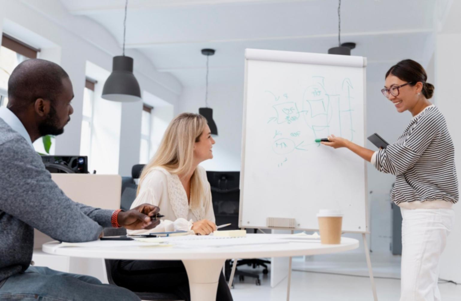 Sessione di revisione progetto video con feedback diretto